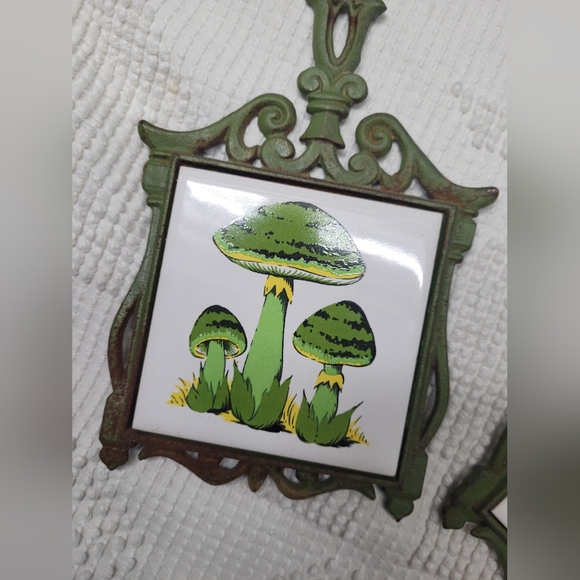 Vintage 70's Green Mushroom Trivet Pair, Ceramic, Cast Iron, Retro - Picture 7 of 9